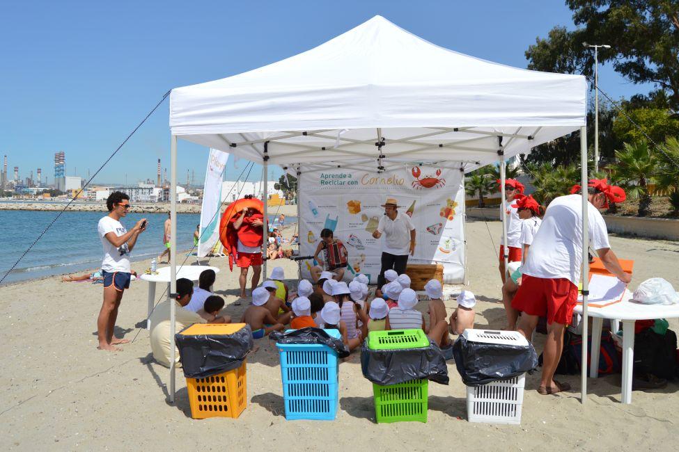 Grupo de personas en una playa
