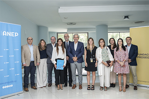 Firmamos un acuerdo con ANEP Uruguay para avanzar con nuestro programa “Piecitos Colorados”